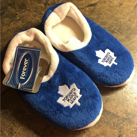 Toronto Maple Leafs Logo Slippers NHL Hockey Kids Size 3-4 Blue White New - Picture 1 of 2